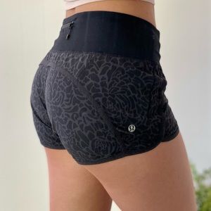 Lululemon Mid-Rise Speed Up Shorts Size 4